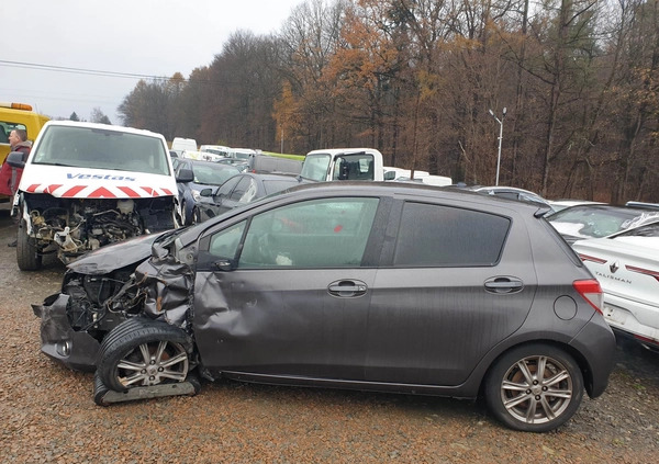 Toyota Yaris cena 11700 przebieg: 250000, rok produkcji 2012 z Chorzów małe 172